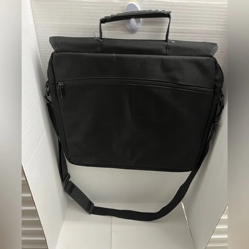 Targus Black Laptop Bag Never Used.🐠